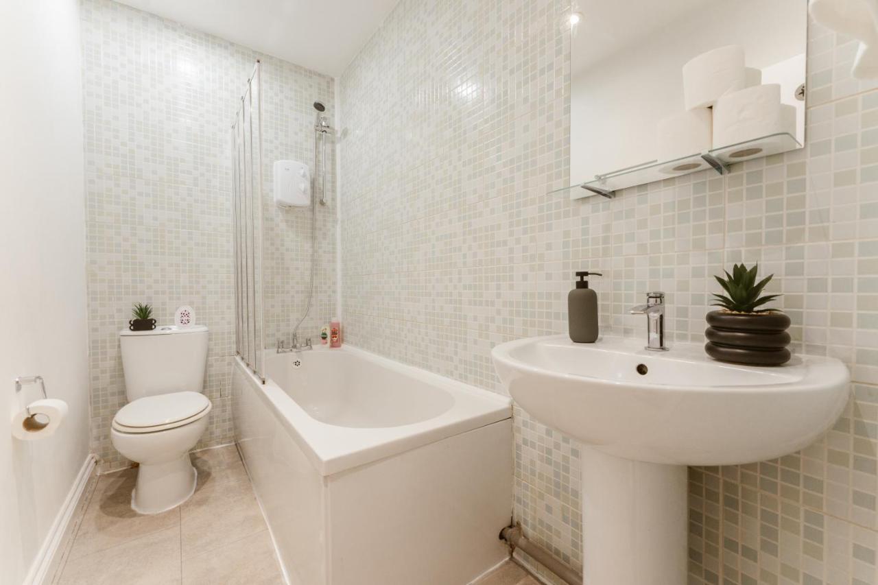 Mile End Rooms 57A Лондон Екстериор снимка